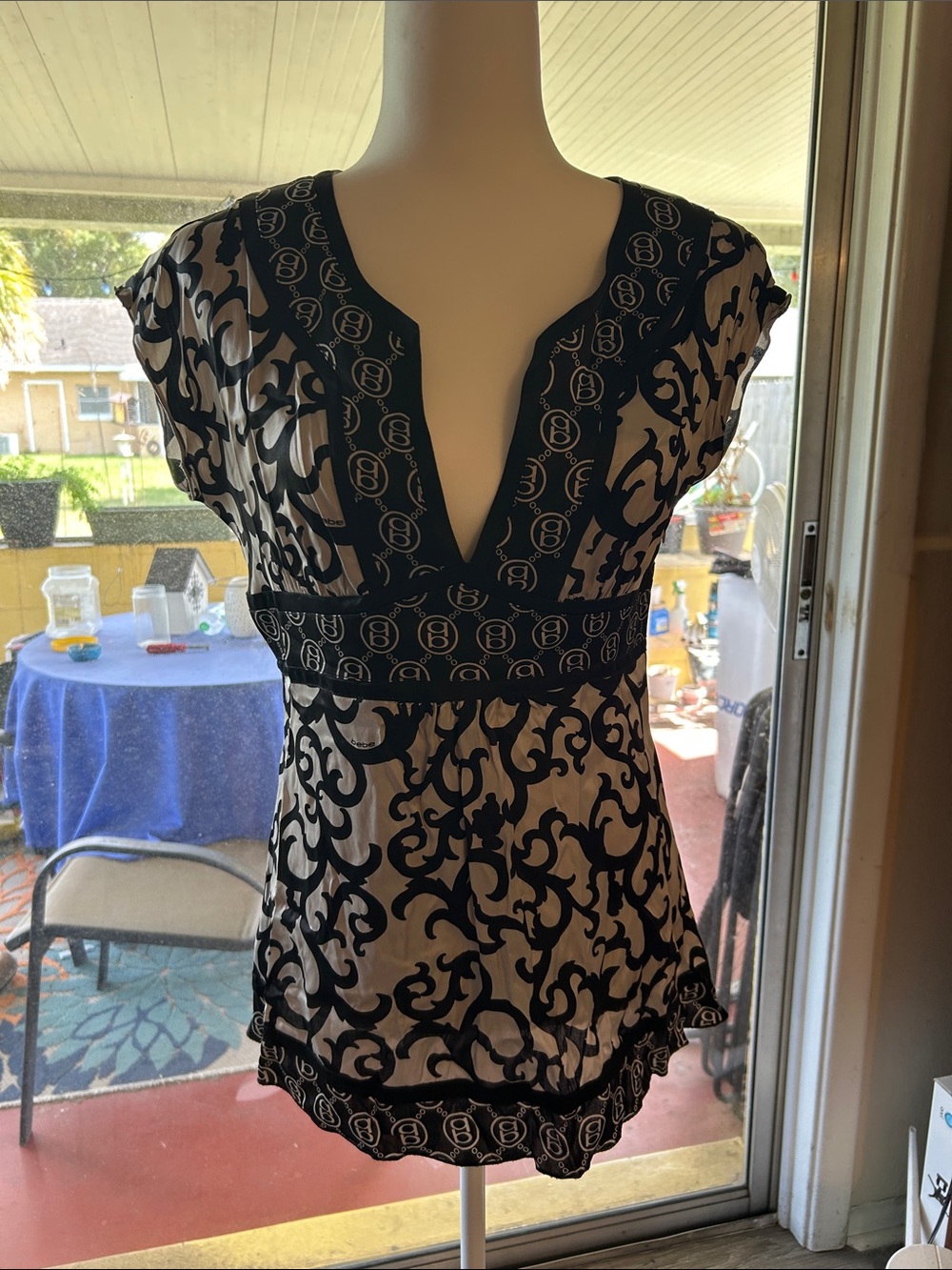 bebe Black and White V-Neck Patterned Tunic